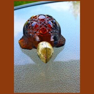 VTG 70s AVON Treasure Turtle Charisma Cologne Amber Glass Decanter Collectible